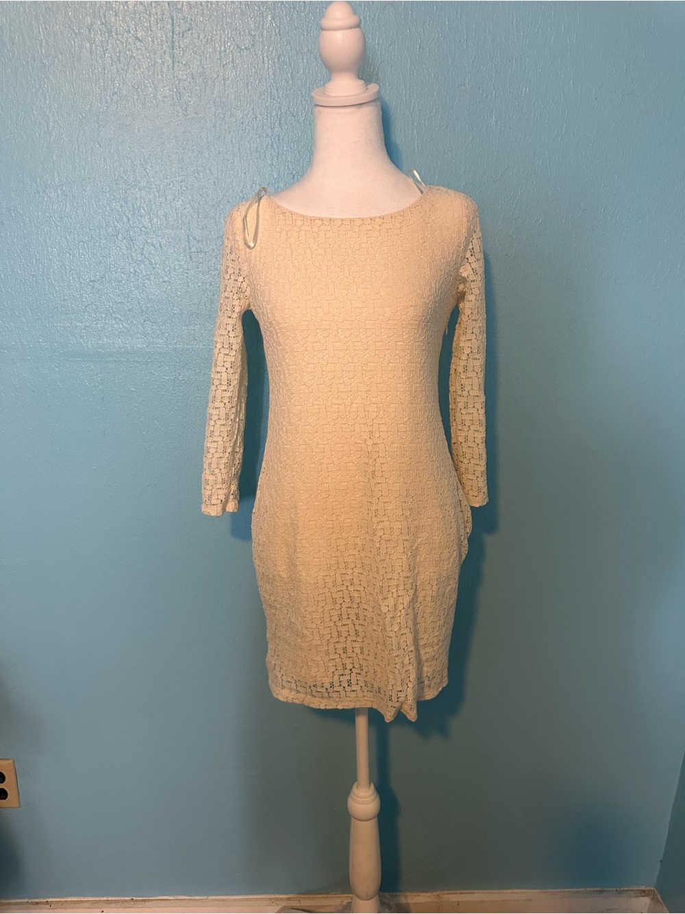 Banana Republic Cream Lace Long-Sleeve Shift Dress